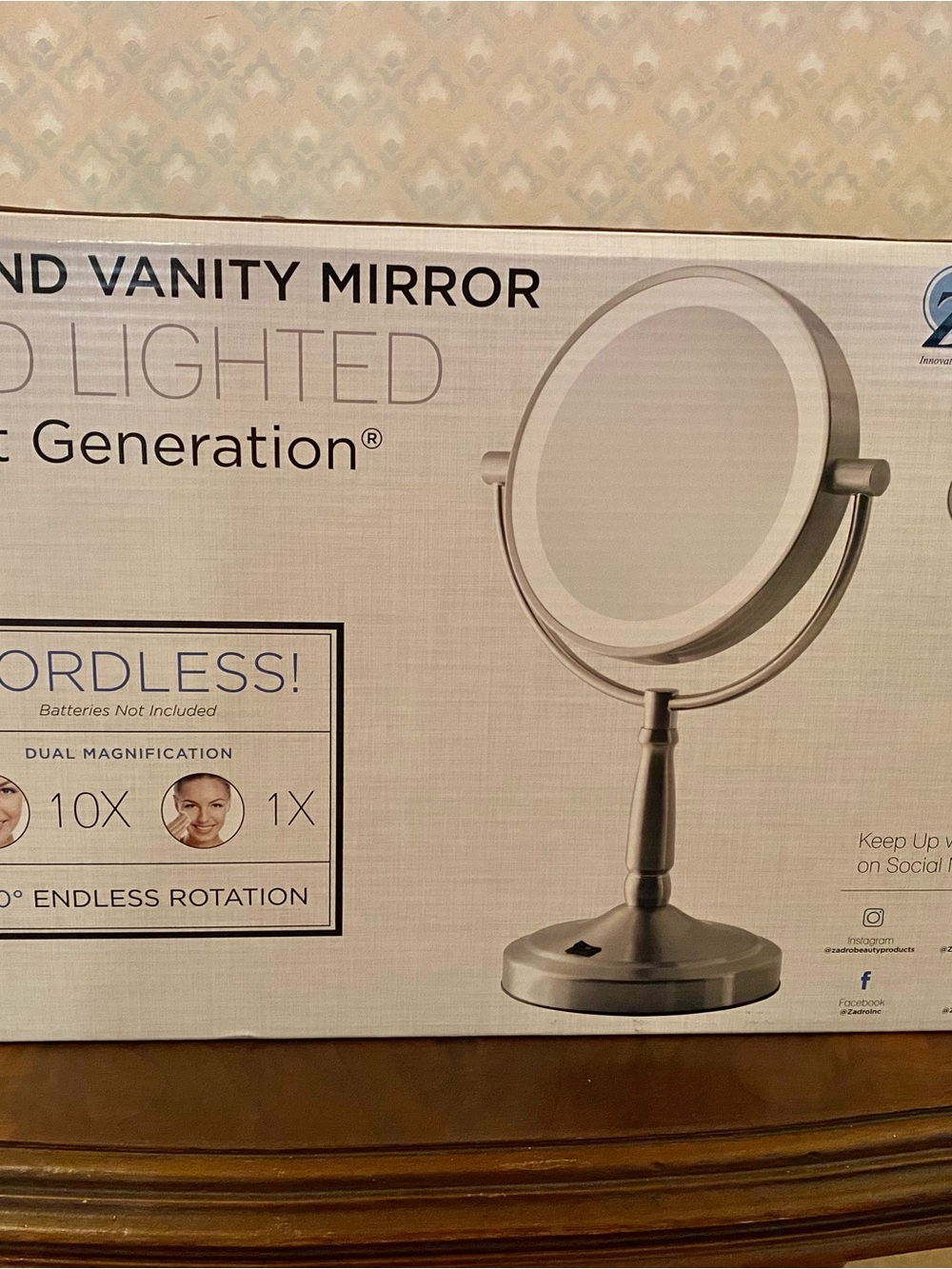 Next Generation LED Make Up Mirror NIB - Picture 3 of 6